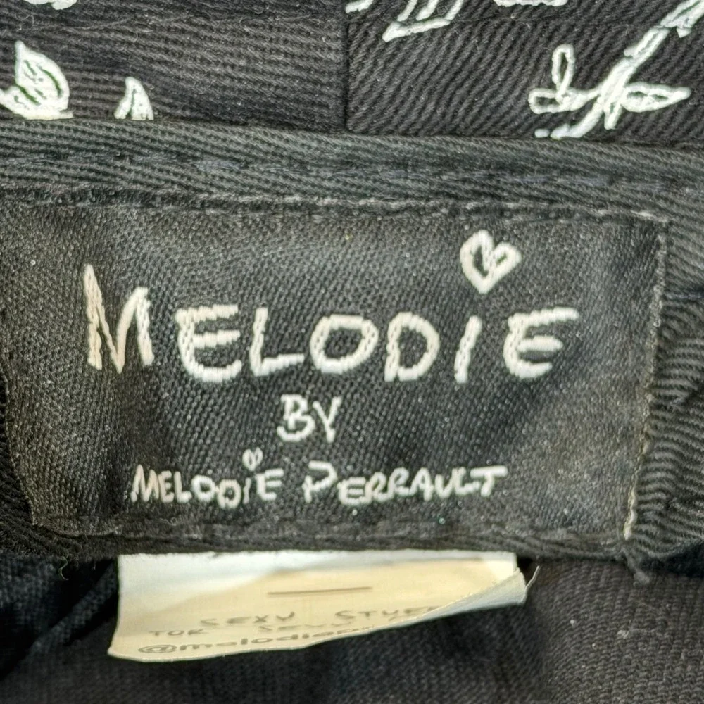 Melodie Perrault Bucket Hat OS Black‎ White Doodle Skull Rose Punk Streetwear